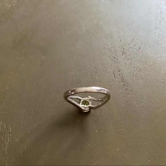 Yellow Round Solitaire Silver split shank band ring - Picture 4 of 6